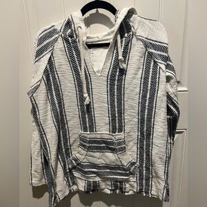 Ocean Drive V-Neck White and Black Sweater